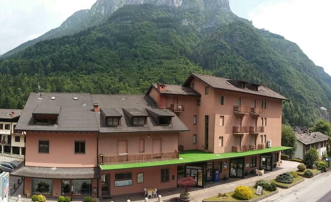 Hotel Ristorante Gromo Eksteriør bilde